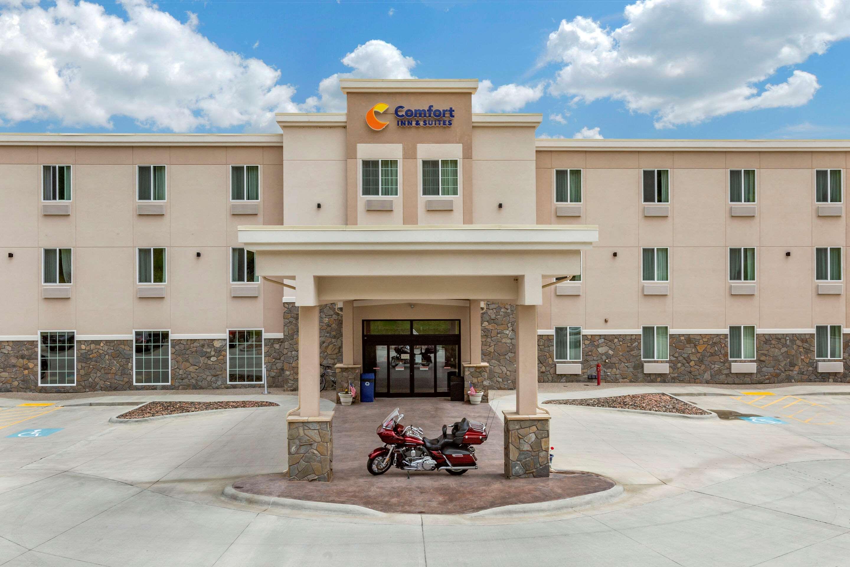 Comfort Inn & Suites Near Mt Rushmore Hill City Exterior photo